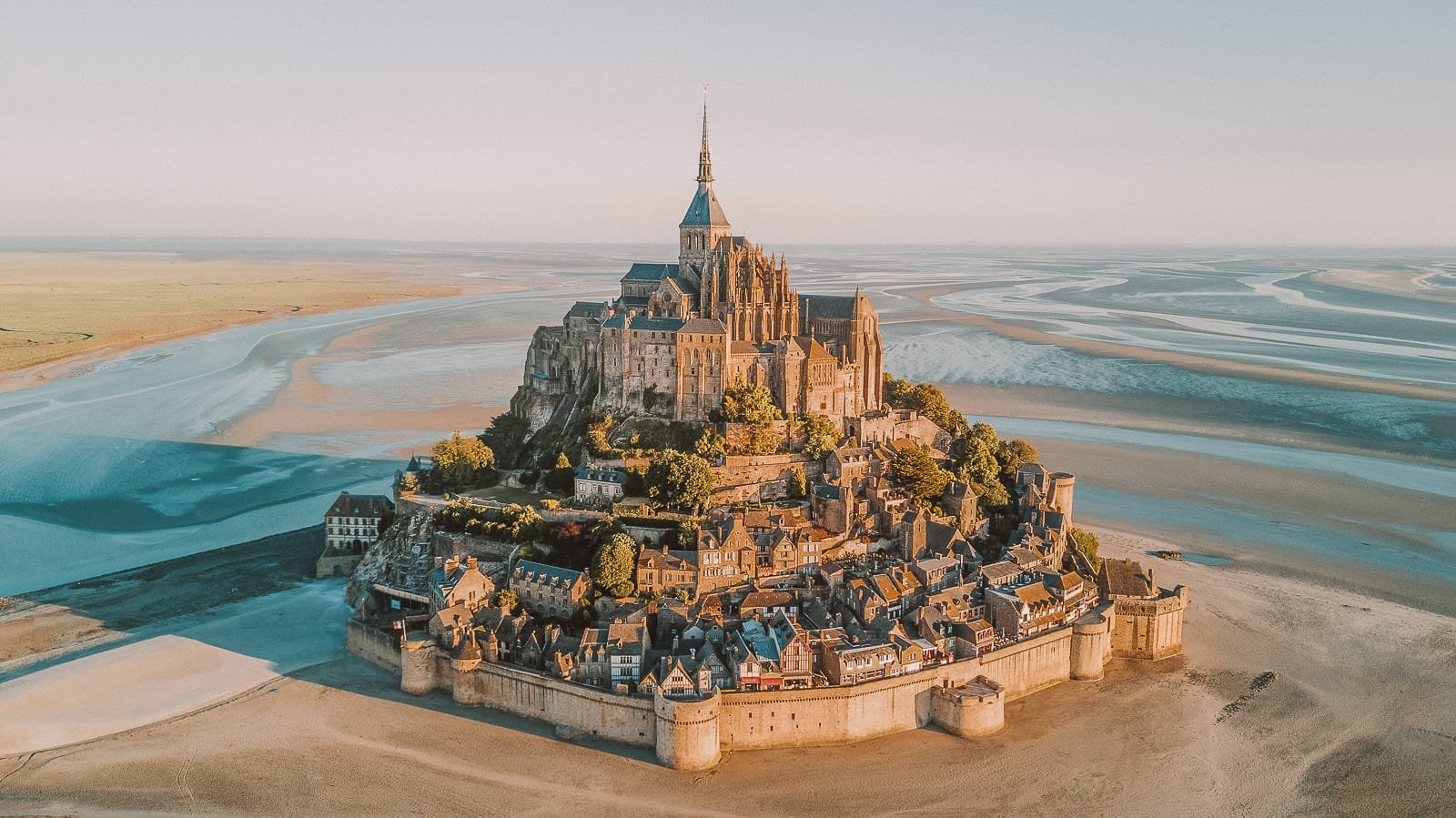 Read more about the article Top 20 Must-See Destinations In France