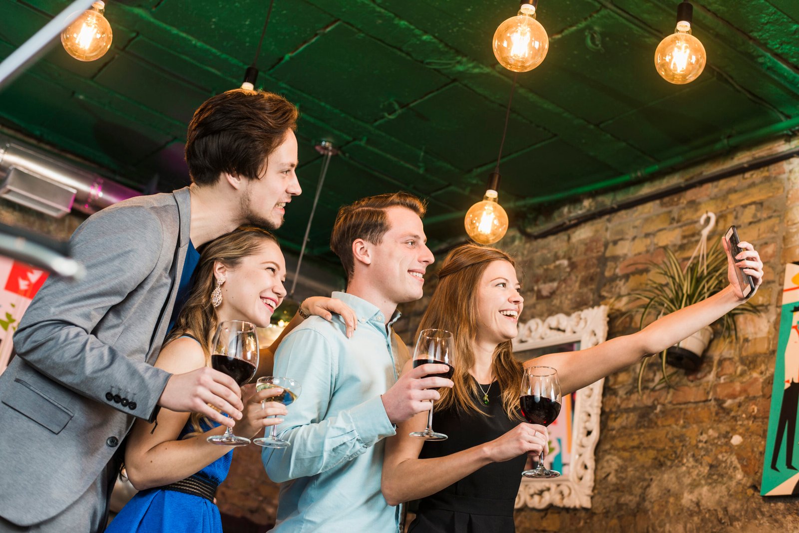 Read more about the article 10 Must-Visit Bars And Clubs In World