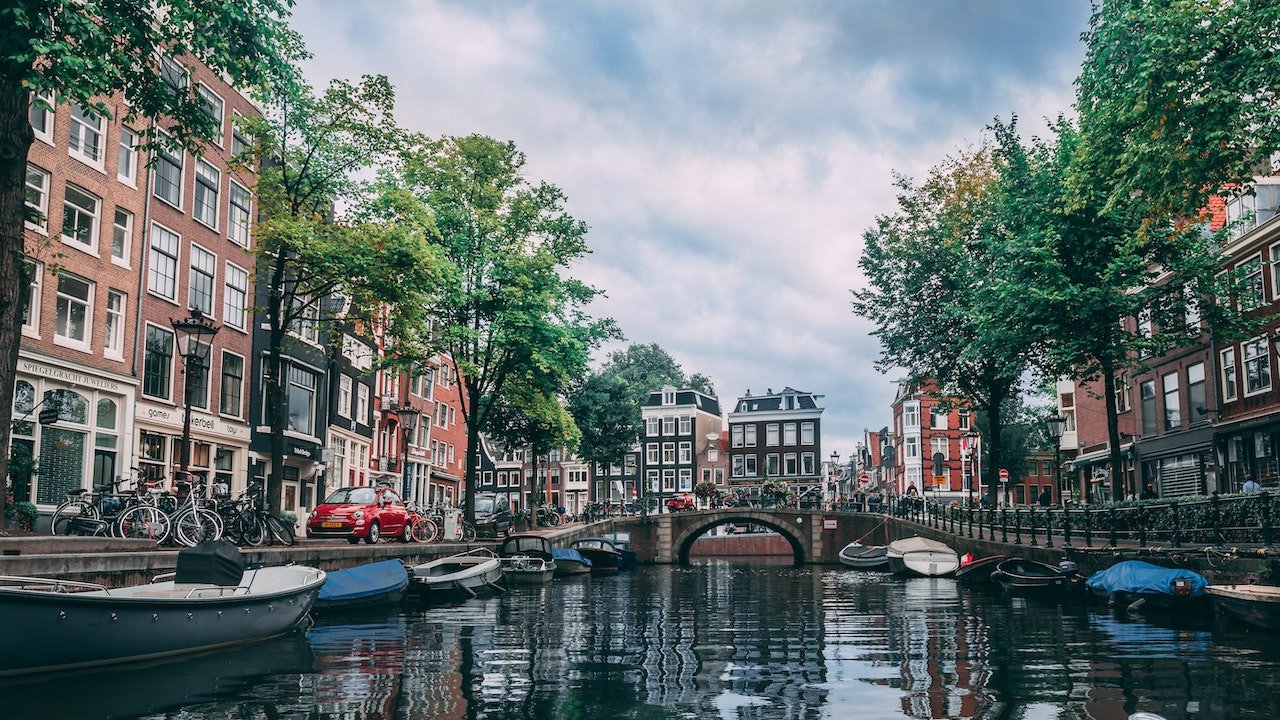 Read more about the article The Ultimate Dutch Experience: A Tourist’s Guide To The Netherlands