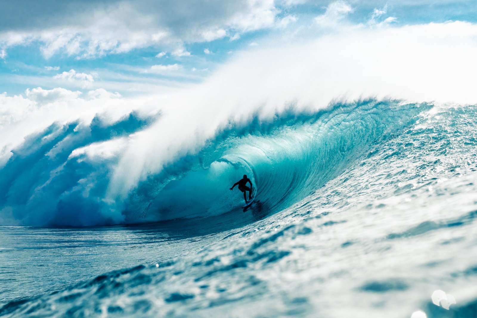 Read more about the article Ride The Waves: A Beginner’s Guide To Surfing In Vietnam